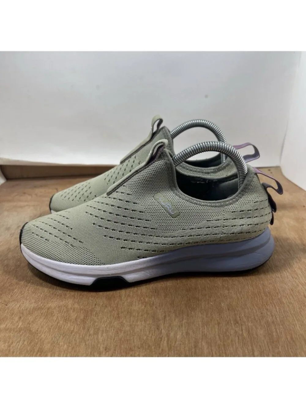 Kuru Atom Slip On Women Size 8.5 Tennis Sneakers Shoes Green